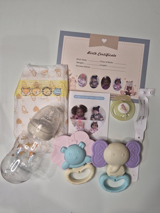 Realistyczna lalka bobas z niebieskimi oczami