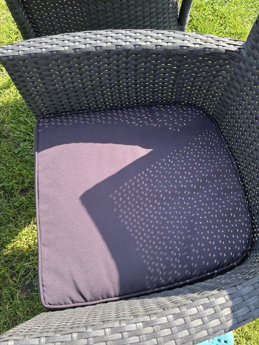 Stół ogrodowy + 4 krzesła z poduszkami