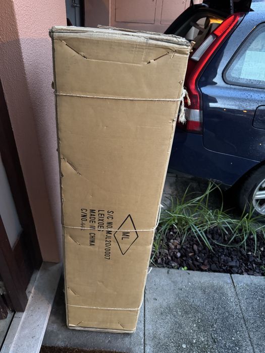 Arvore de natal , cerca de 2 metro e tal