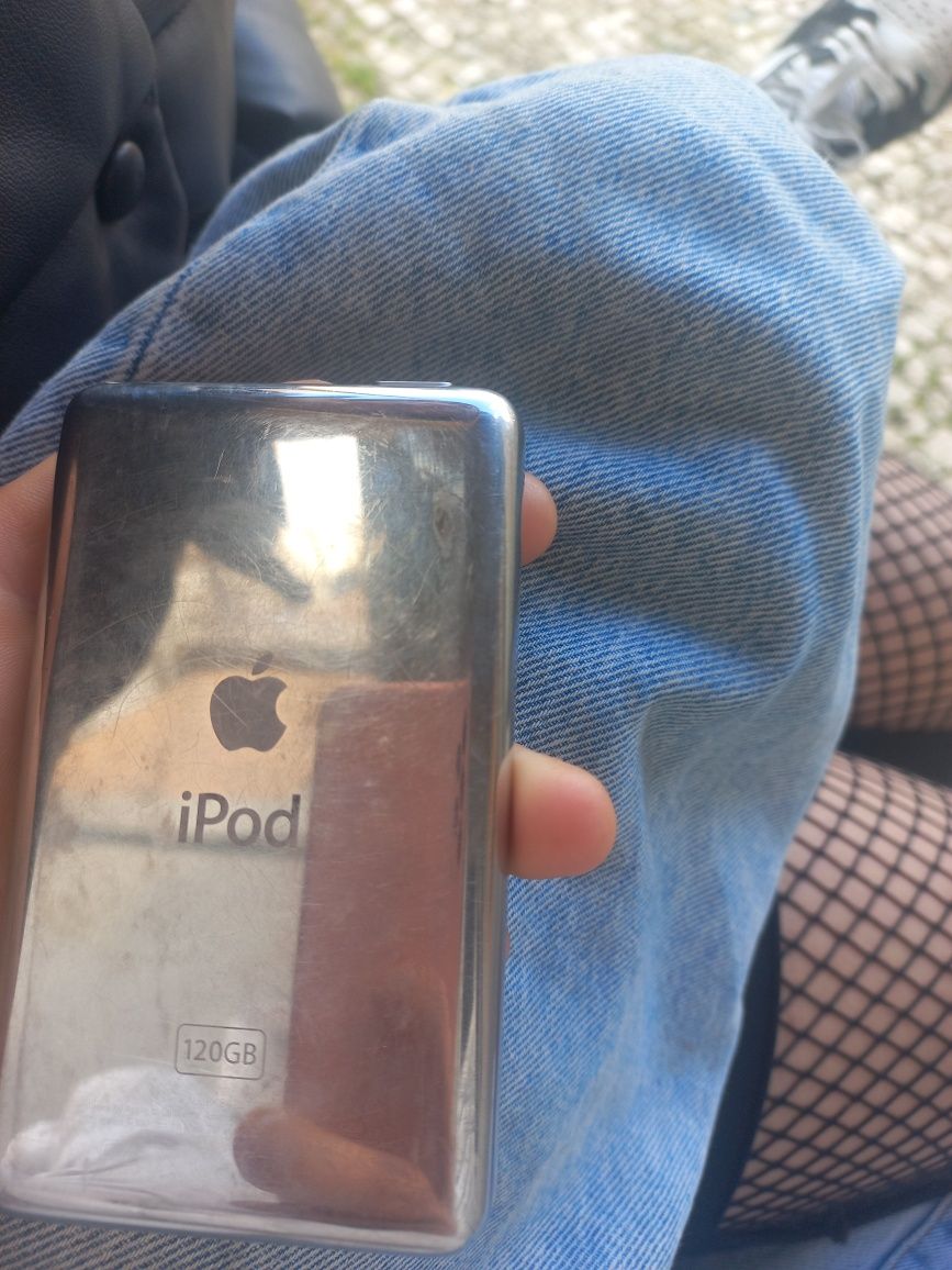 IPod 120 gb /// serie: 8K842LTS2C5