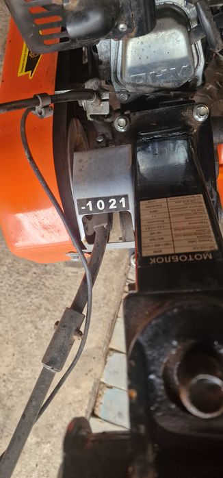 Мотоблок в рабочому стані