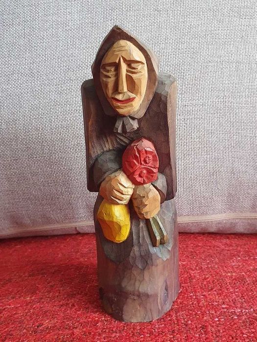Baba rzeźba ludowa, drewno, wysokość 22 cm, szerokość 9 cm,
