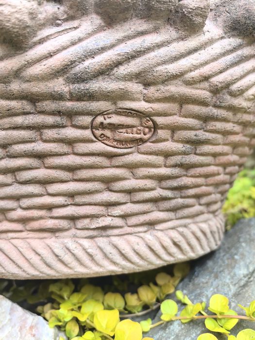 Ozdoba z terakoty, duży kosz z owocami, Terracotta Archeo di Impruneta
