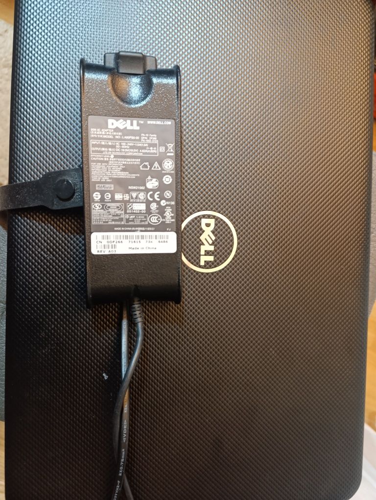 Dell 3721 . i 5 -3337U RAM 4gb. HDD 1 tb