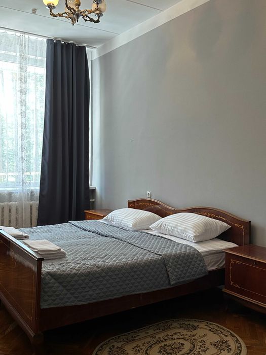 Будиночок у сосновому лісі біля Києва з мангалом і альтанкою