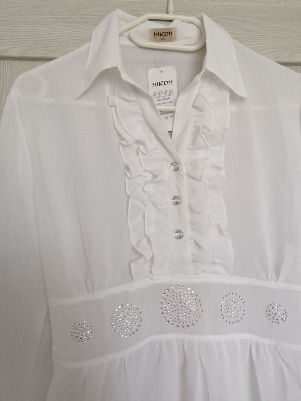 Nowa biała elegancka bluzka cyrkonie kryształowe guziki s m