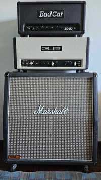 Colunas de Guitarra (Marshall e Harley Benton)