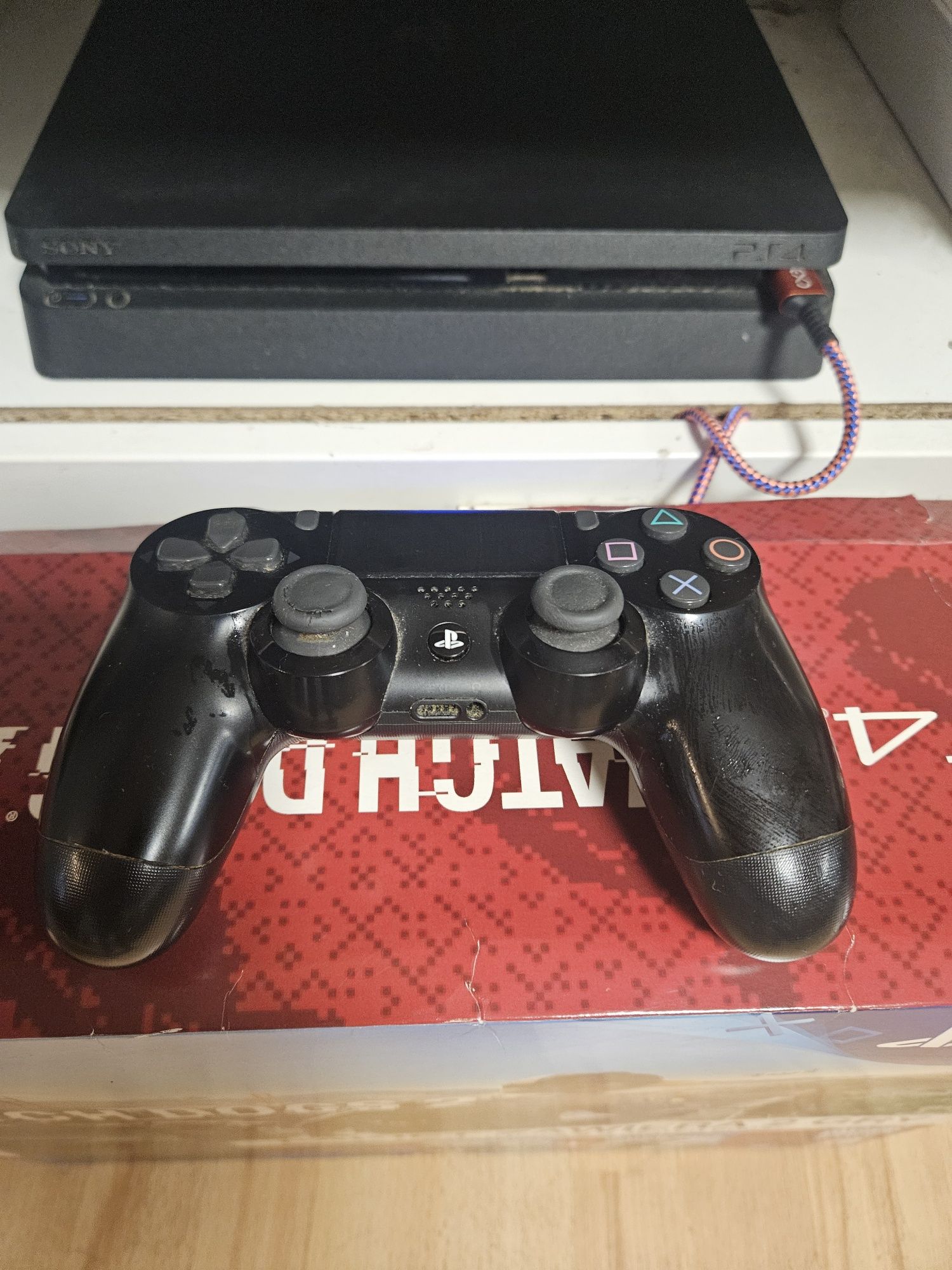 Konsola ps4 plus pad plus 2 gry