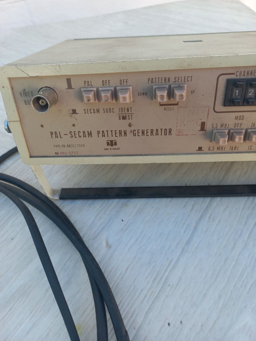 Генератор сигналов PAL-SECAM TR-0836/T046