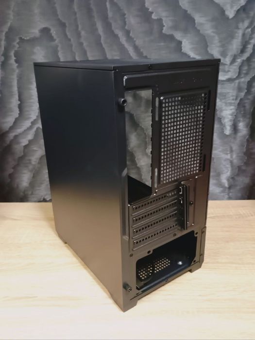 Комп'ютерний корпус MSi