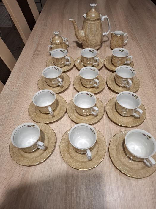 Sprzedam porcelanowy zestaw kawowy