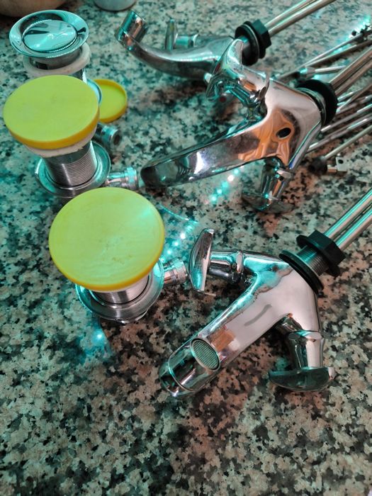 Set of 3 New Mixer Faucets and Valves64741249831041122