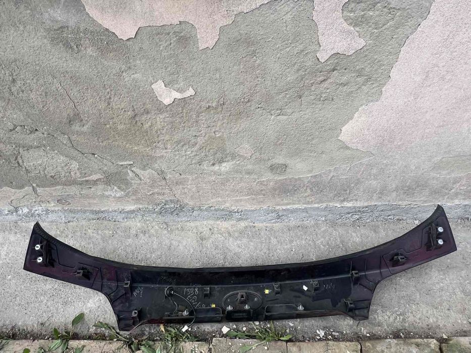 Накладка двери багажника Subaru Outback 15-19 с эмблемой