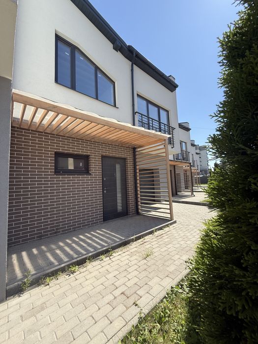 Власний котедж з гаражем за 500 м до Галицького Перехрестя Львова