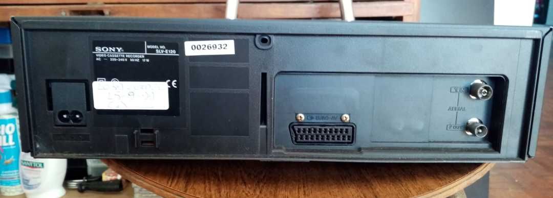 Leitor de Vídeo VHS Sony SLV-SE120 e coleção de 63 Videocassetes