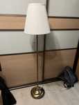 Lampa zlota stojaca