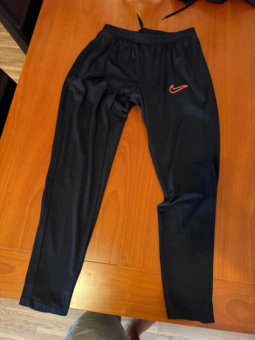 Vende se  peças masculinas ,para idade até 16 anos,