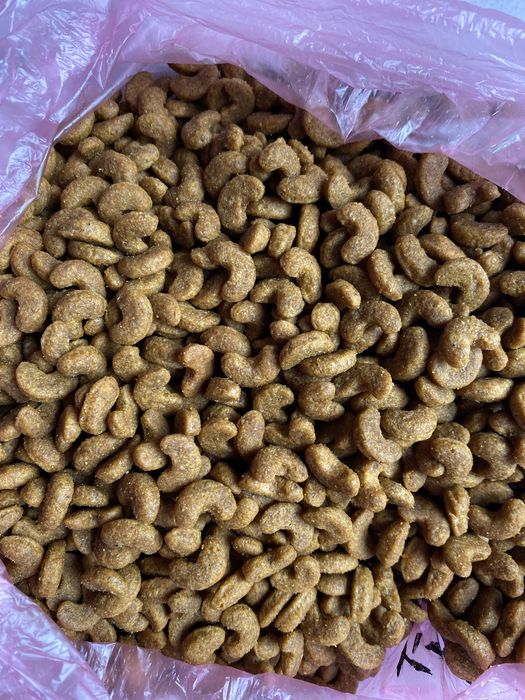 Сухий корм на вагу Club 4 Paws, Friskies, Whiskas