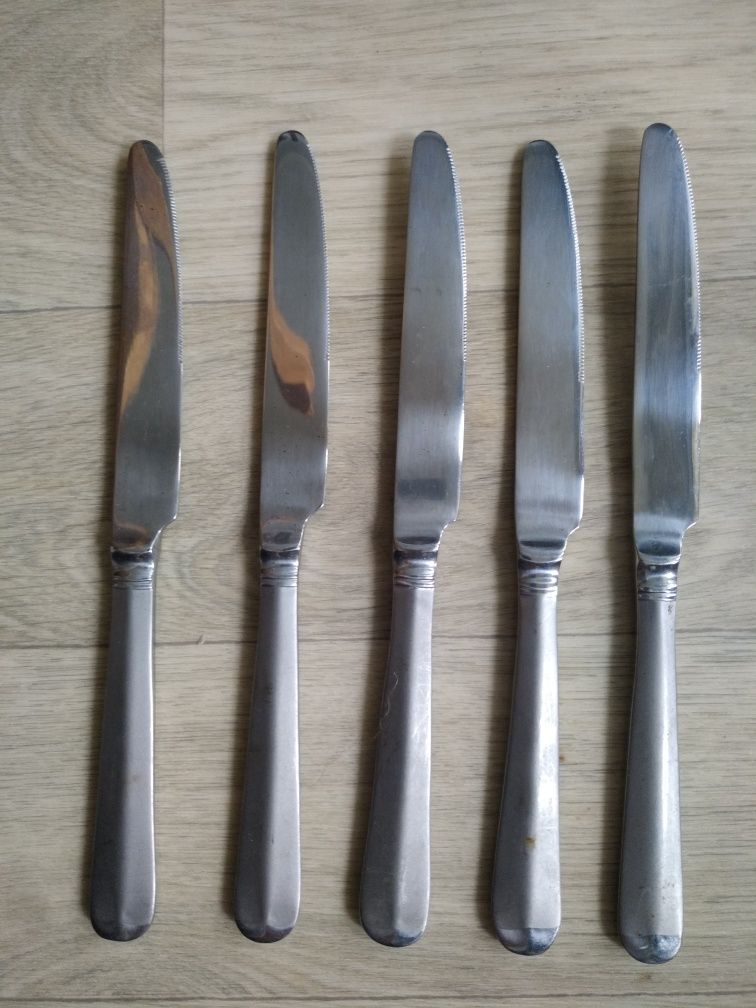 Кухонні ножі ложки виделки