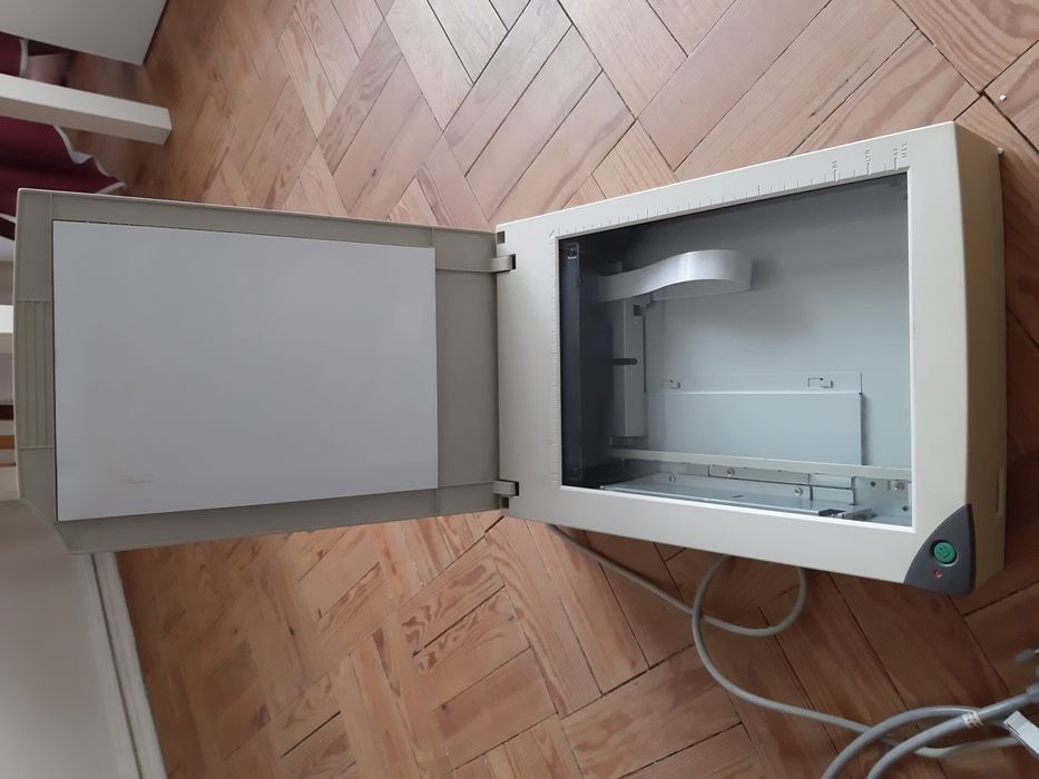 Monitor de PC NOKIA 700 C + teclado (16 polegadas)+cabo VGA+ scanner