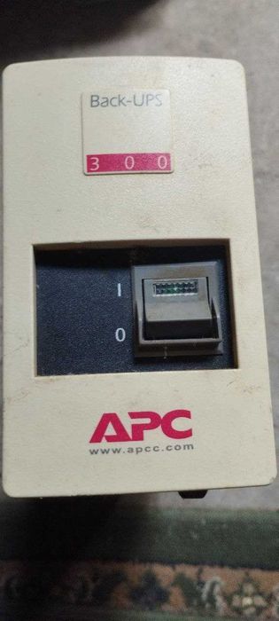 Безперебійник APC Back-UPS 300