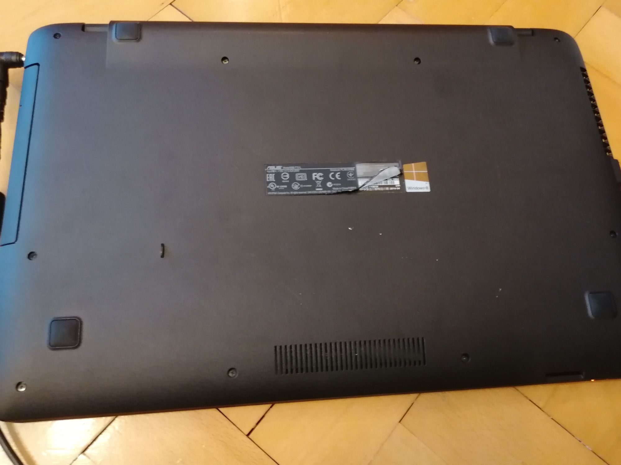 Laptop Asus F751L