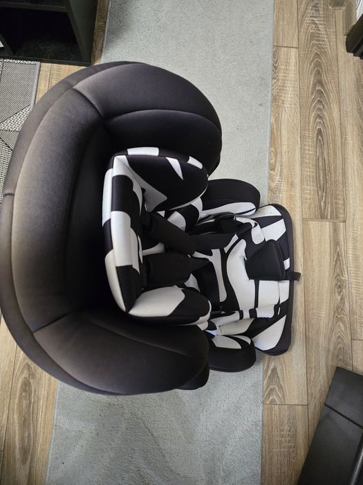 Дитяче атомобільне крісло