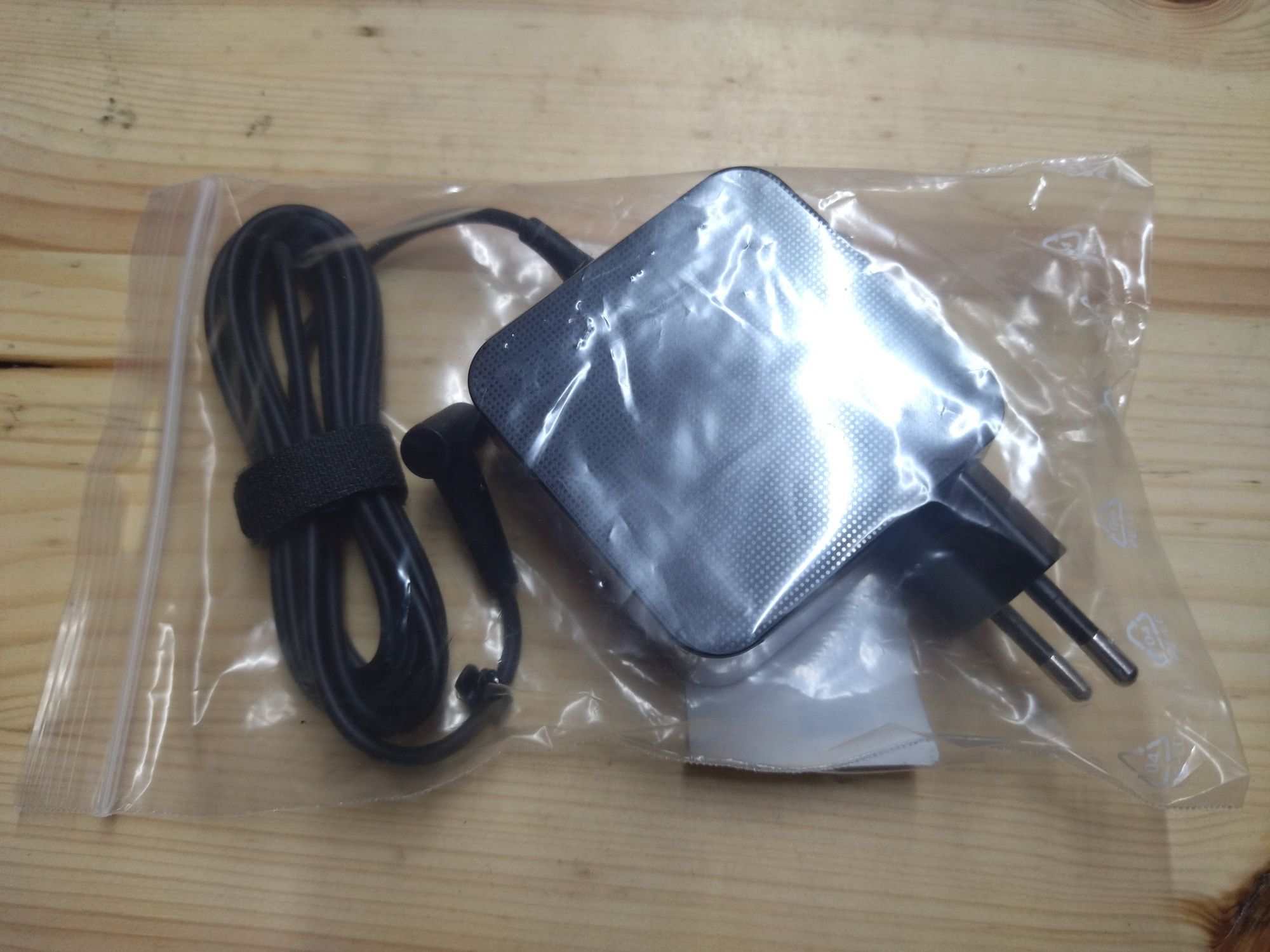 Carregador Asus 65W