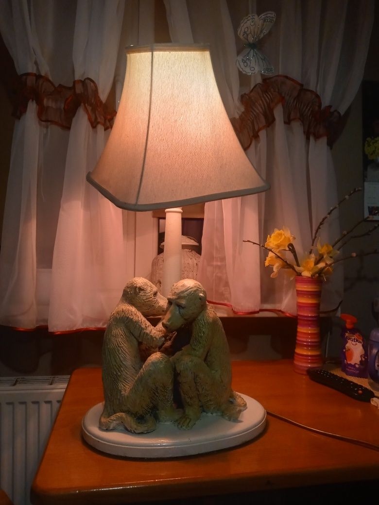 Lampka nocna z malpami