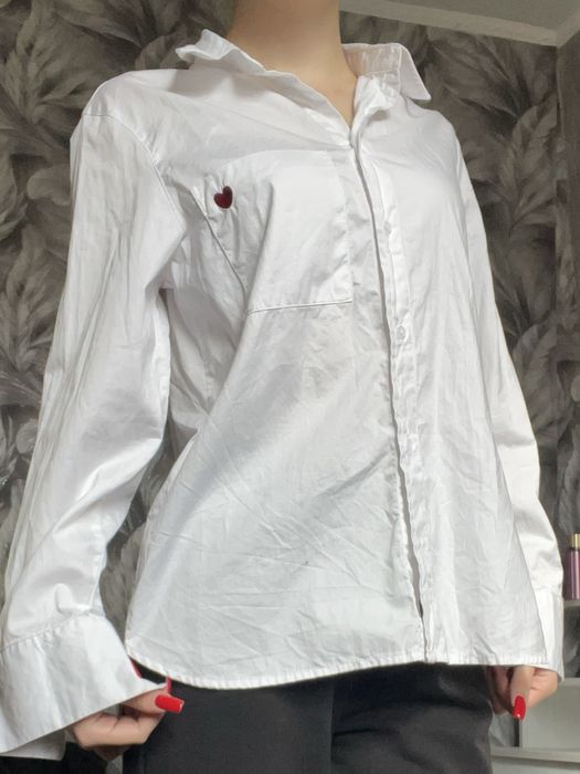 Жіноча біла сорочка