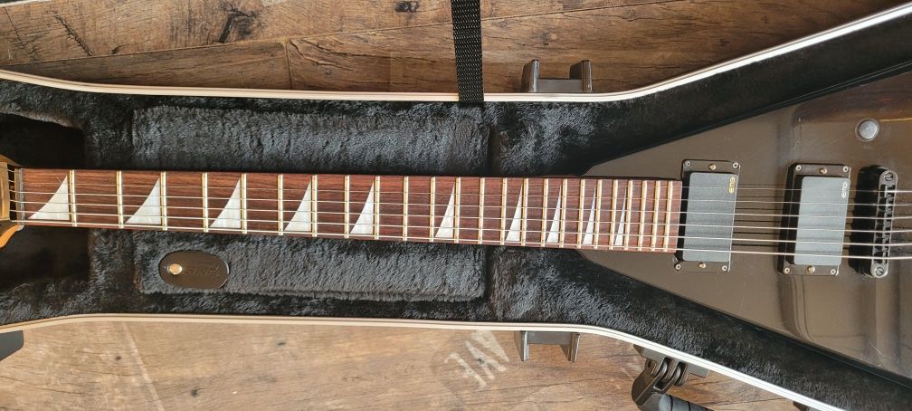 Jackson King V Japan EMG 81 & 85