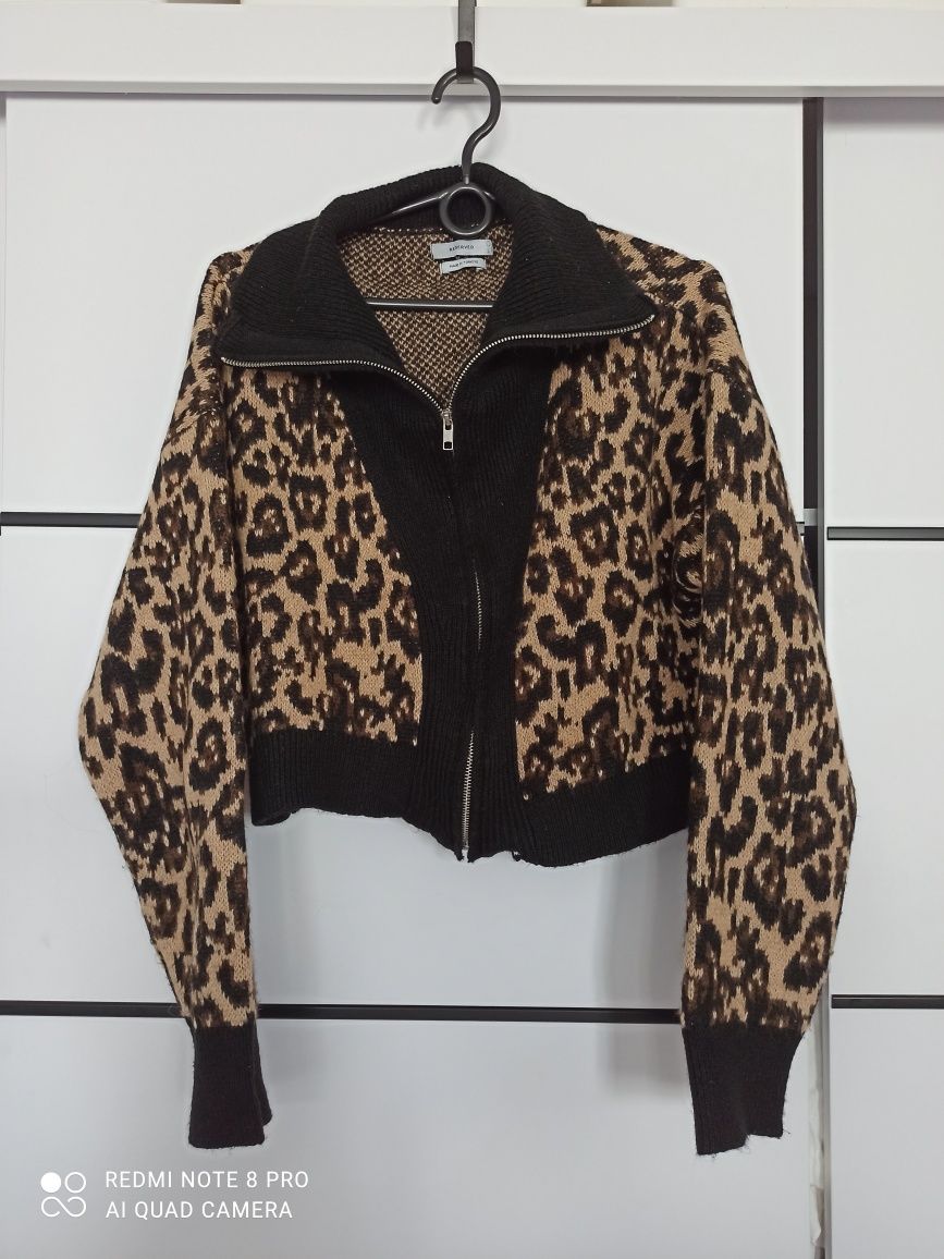 Sweter w zwierzęcy wzór