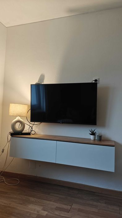 Móvel de TV de carvalho wotan branco brilhante NOVO