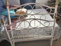 Cama individual e colchão novo