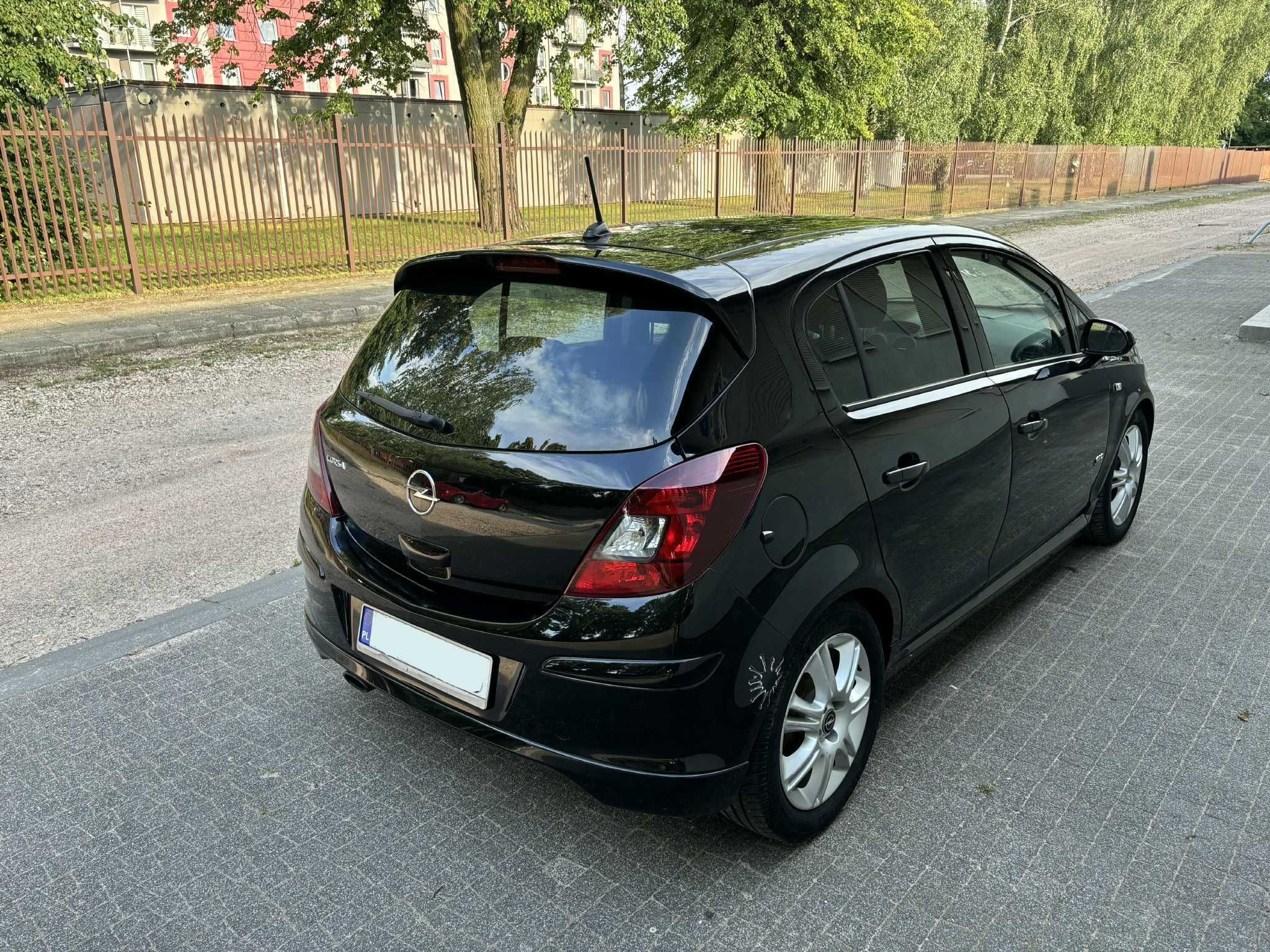 Opel Corsa 1.4, 5 drzwi, pakiet OPC,bogata opcja,dlugie oplaty