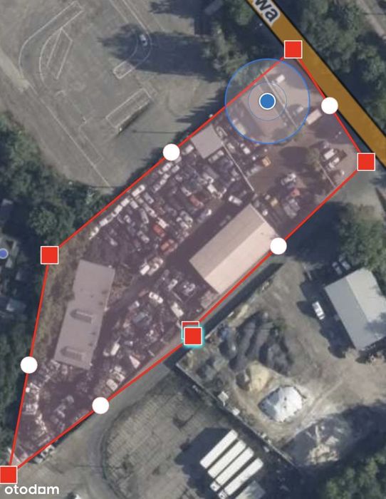 Działka z zabudowaniami