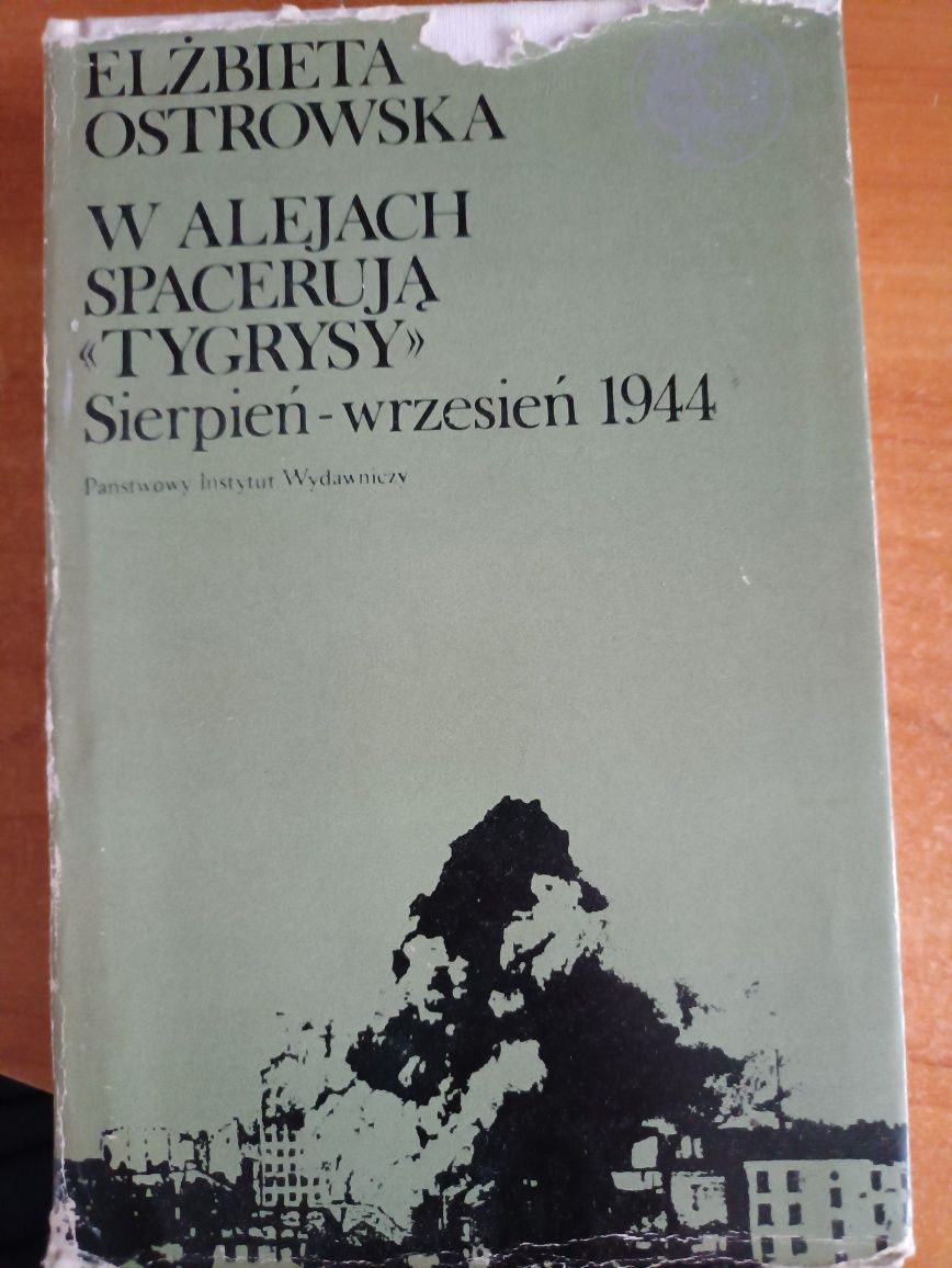 "W alejach spacerują Tygrysy sierpień - wrzesień 1944" E. Ostrowska