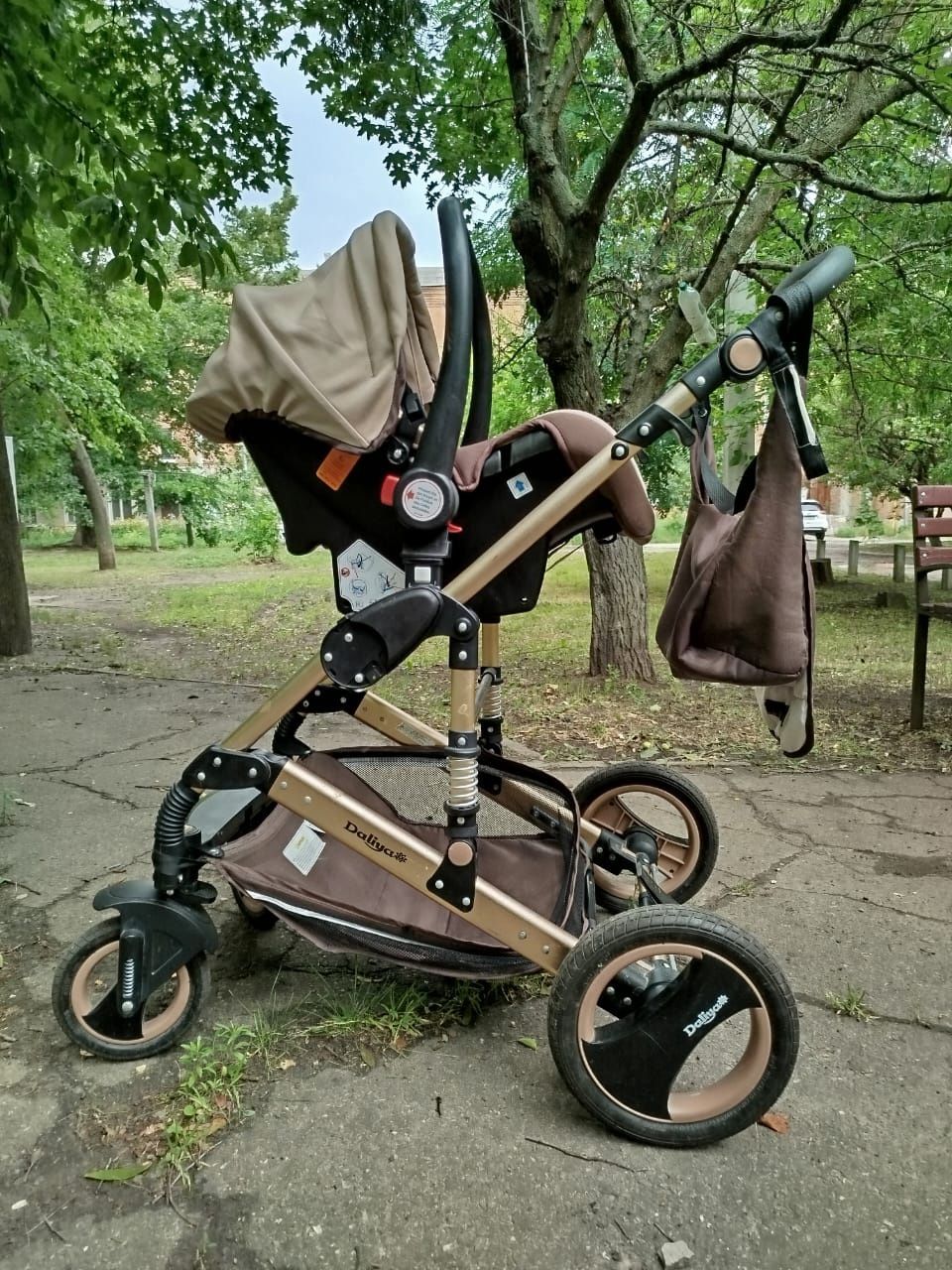 Продам коляску 3 в 1.
