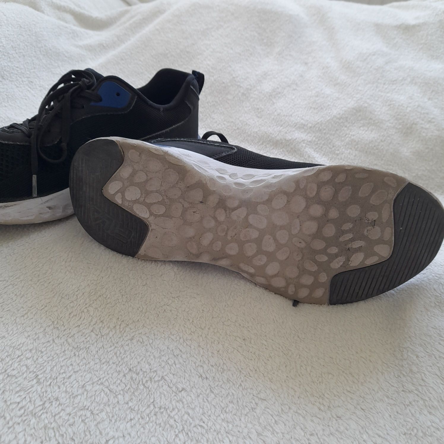 Buty FILA męskie czarne przewiewne r.40 dł.wkladki 25 cm RAZ założone