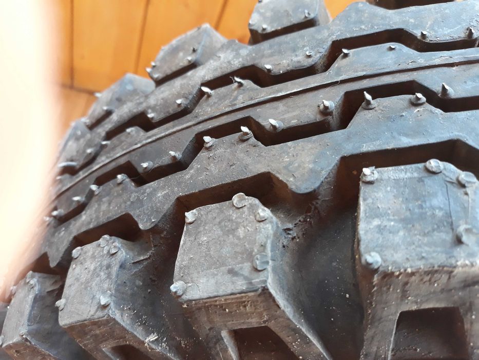 Шини  на навантажувач 600-9   R 10