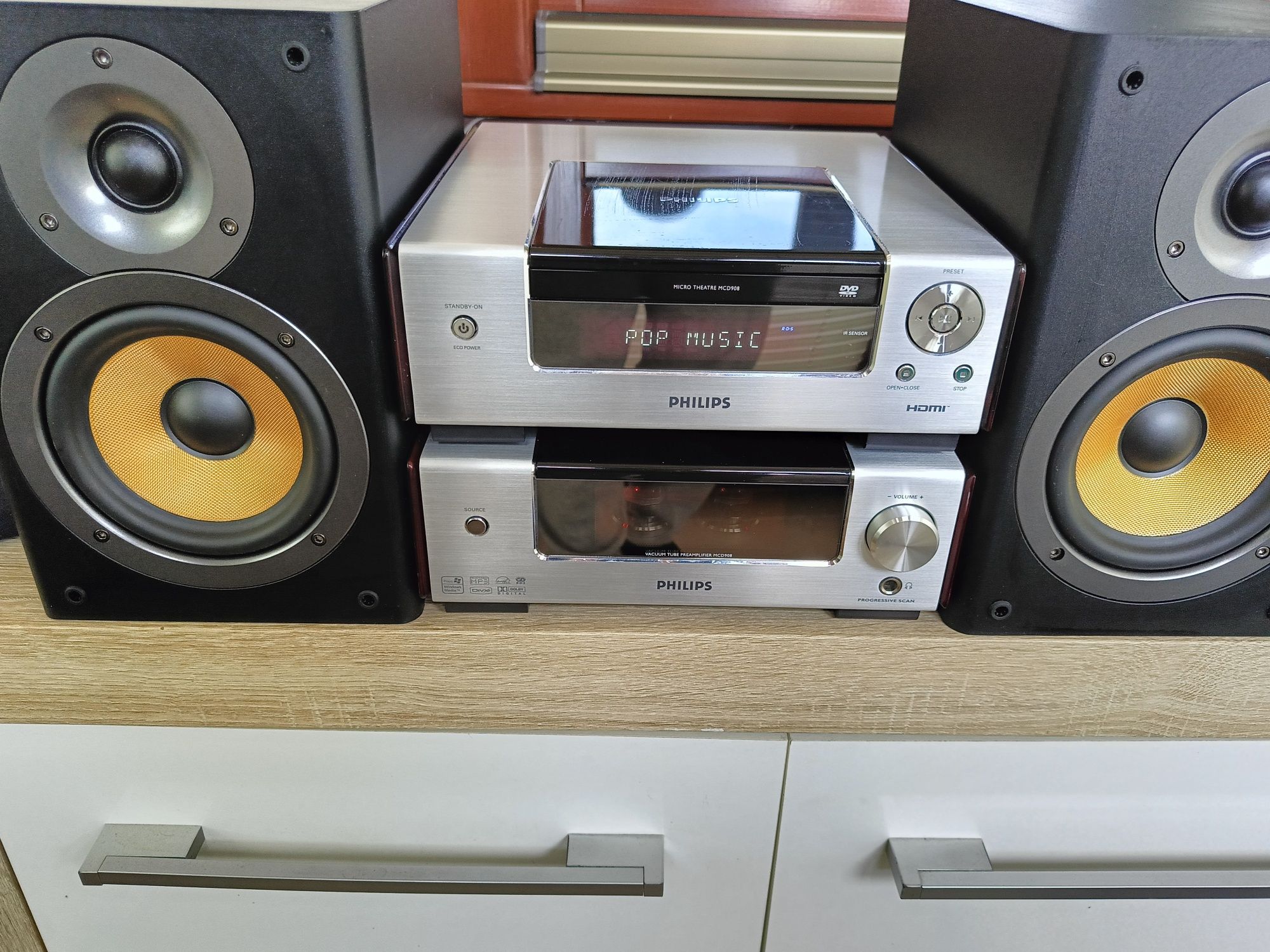 Wieża Philips MCD 908 z kolumnami