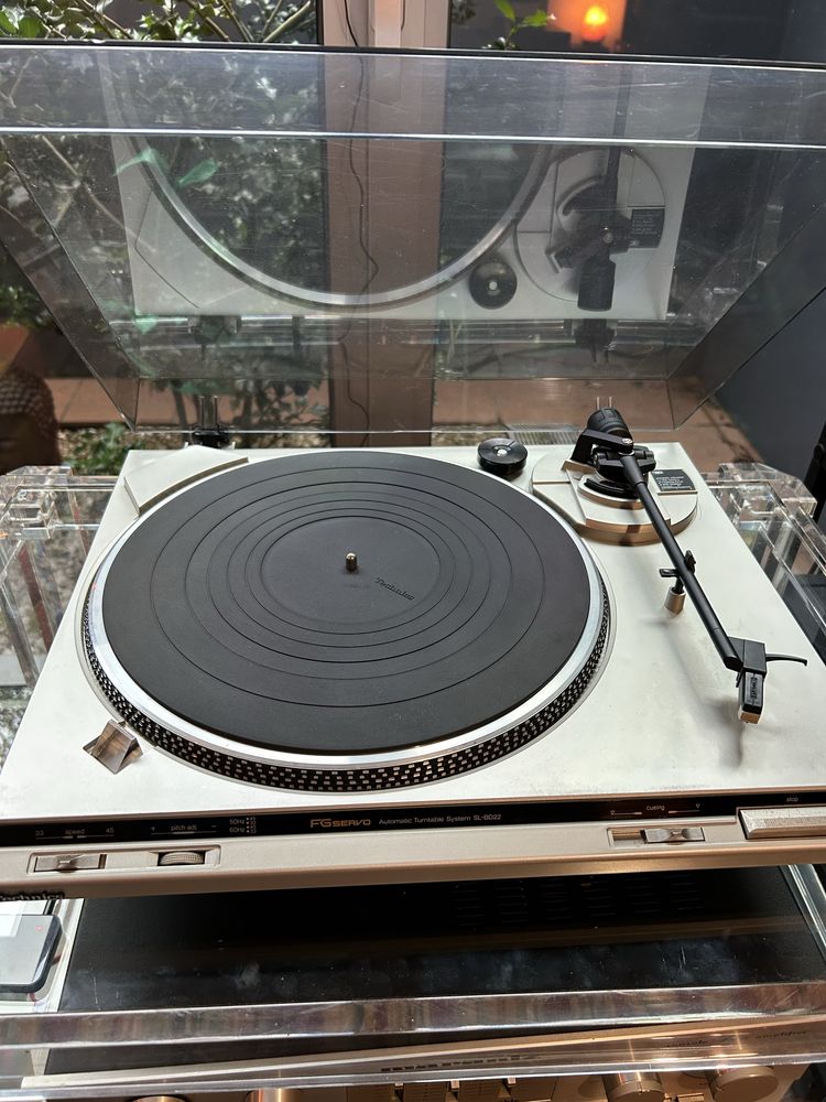 Gira discos Technics SL-BD22, belt drive, com agulha shure, bom estado