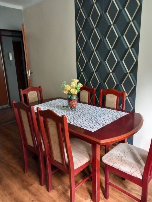 Sprzedam stół razem z 6 krzesłami