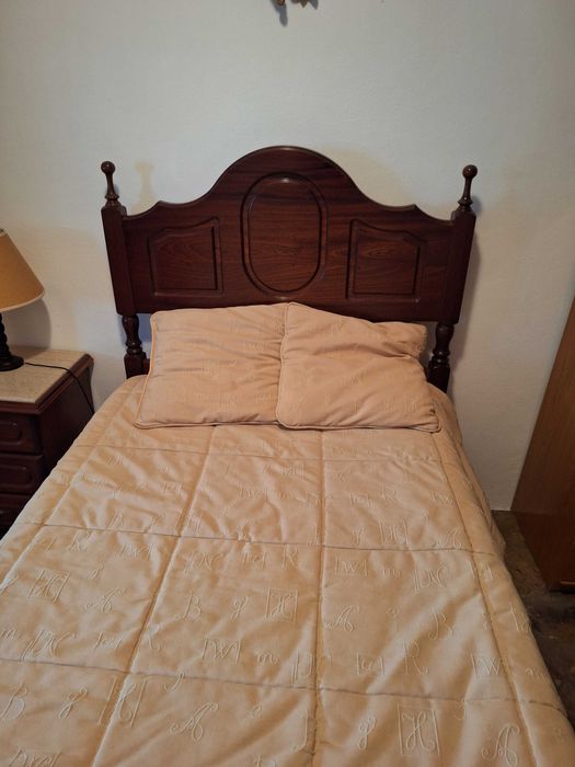 Mobília para quarto de solteiro.