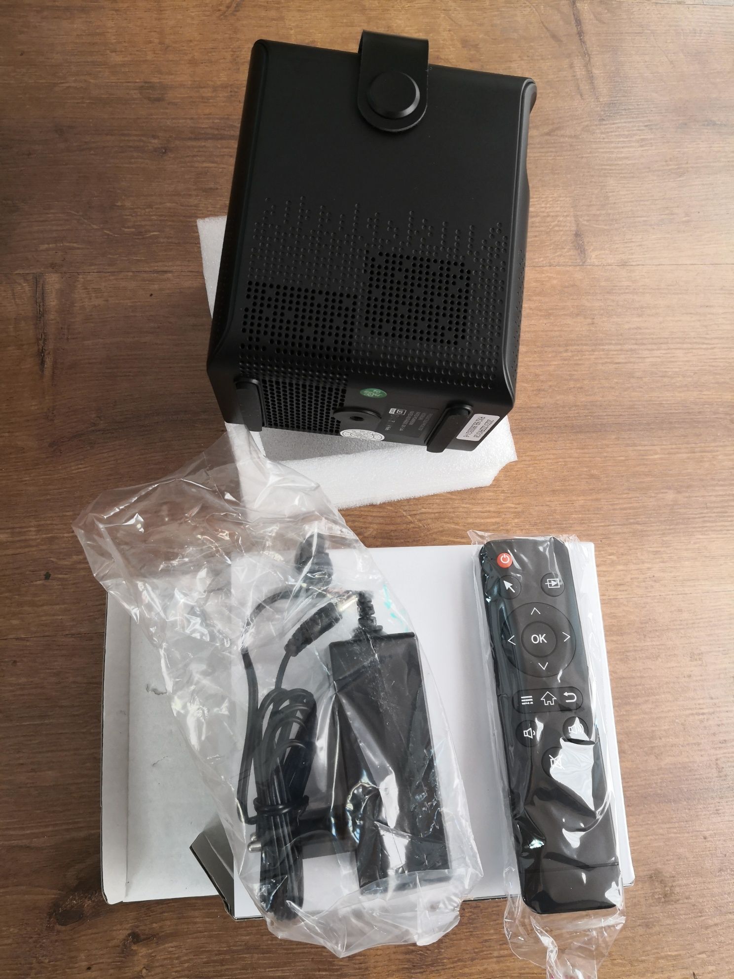 Projektor Isinbox x8