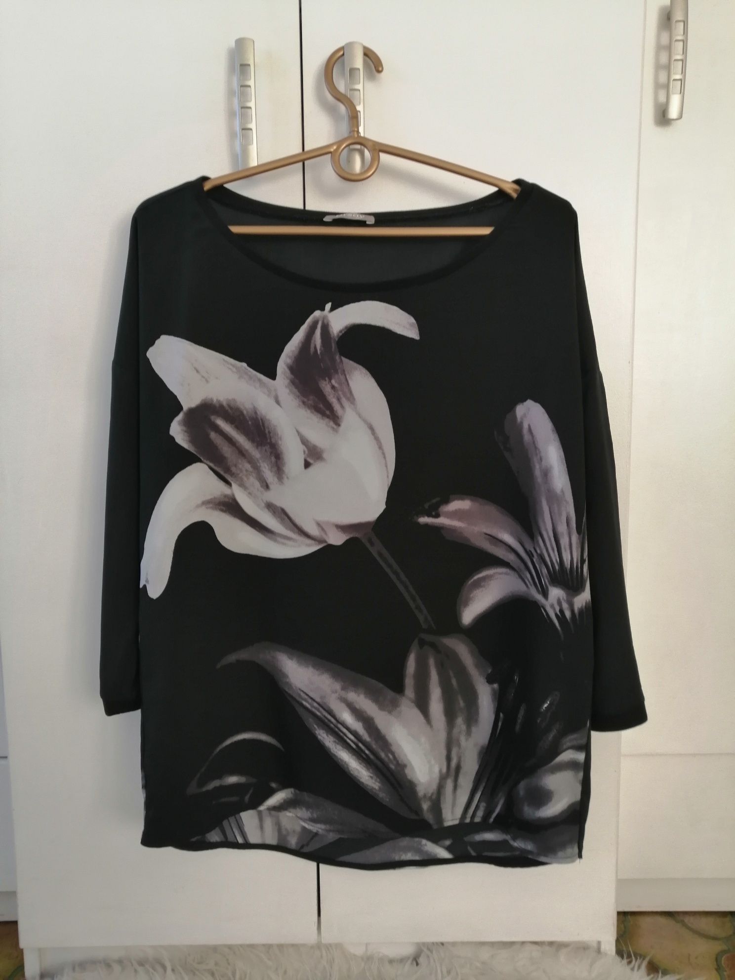 Czarna piękna bluzka z kwiatem orsay 38