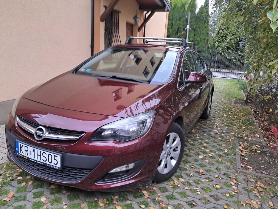 Opel Astra J Sedan