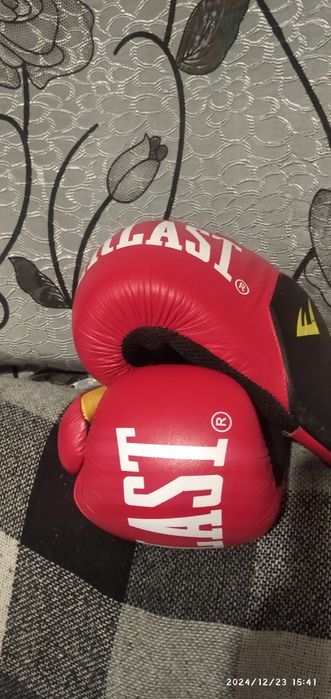 Кожані Боксерські рукавички EVERLAST.