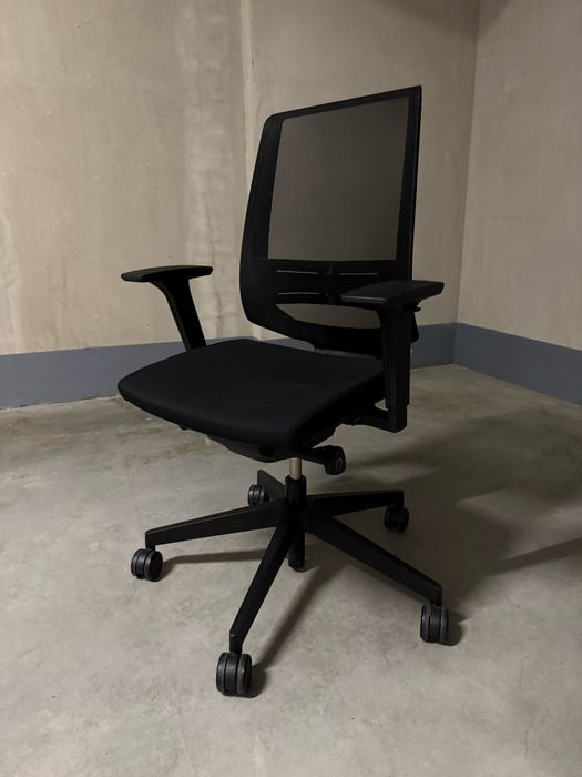 Ergonomiczny fotel biurowy ProfiM light up 250 Idealny do home office