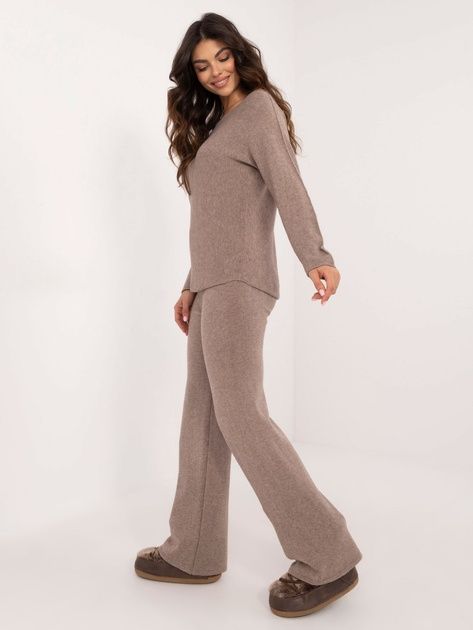 Ciemnobeżowy dzianinowy komplet ze spodniami new collection ciemny beż